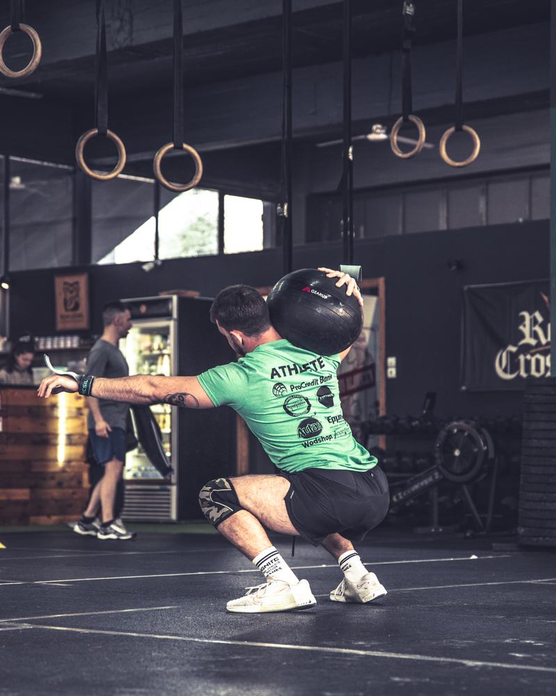 Αθλητής προπονείται στο πρόγραμμα Strength 101